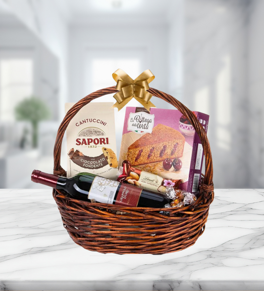 Подаръчна кошница с вино  Grappolo d’Oro  и кейк с вишна, код 754