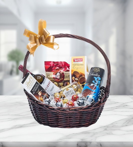 Подаръчна кошница с вино Karatzhina Mezzek и сладки , код 122-1