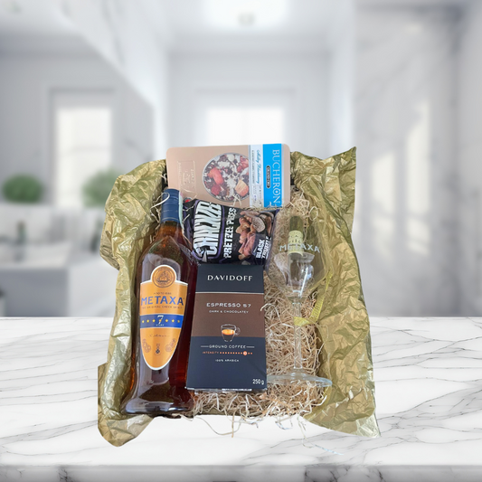 Подаръчна кутия с бренди Metaxa и чаша , код 135