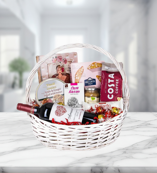 Подаръчна кошница с вино Katarzhyna Amour  и белгийски бонбони, код 741
