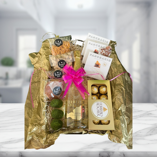 Подаръчна кутия с шампанско Österreich Gold и сладки ,  код 129