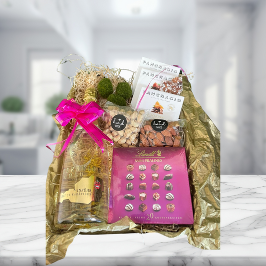 Подаръчна кутия с шампанско Österreich Gold и бонбони , код 130