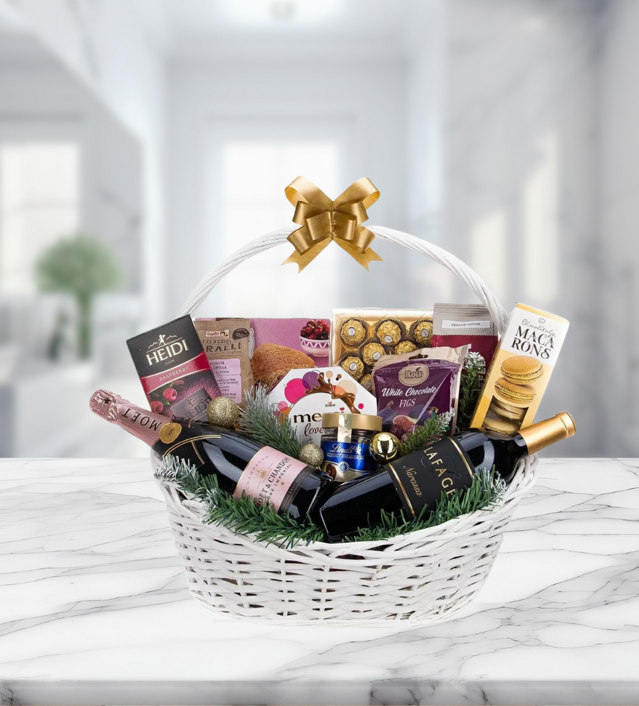 Подаръчна кошница с вино La Fage и Moet Chandon Rose , код 795